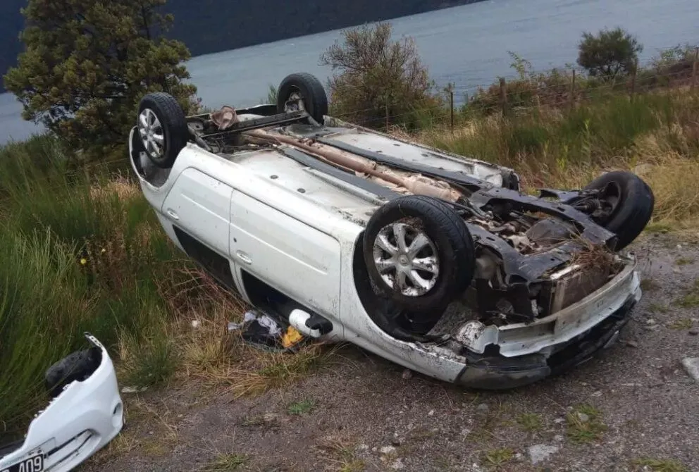 Un hombre volcó en la ruta 40