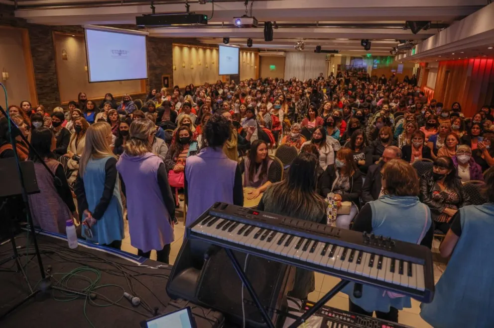 Uthgra agasajó a las mujeres en su día