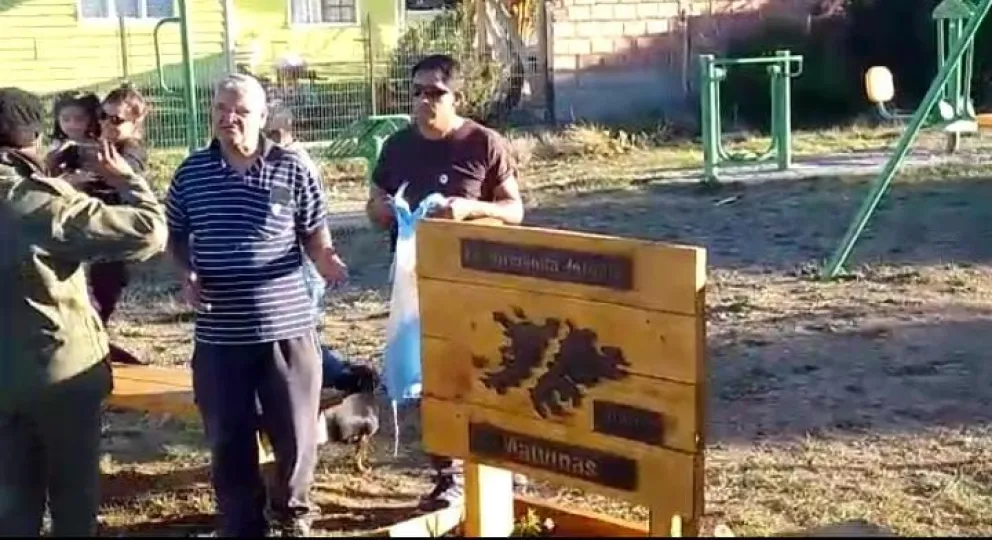 Poltronieri charló con estudiantes e inauguró una plaza