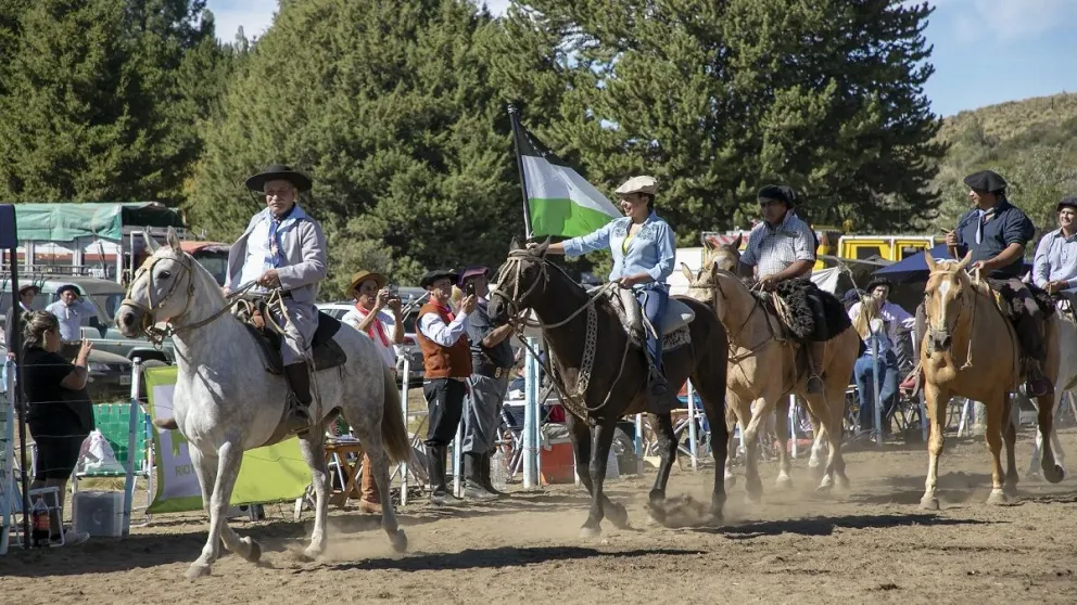 Gran festival de los Lagos de Doma y Folklore