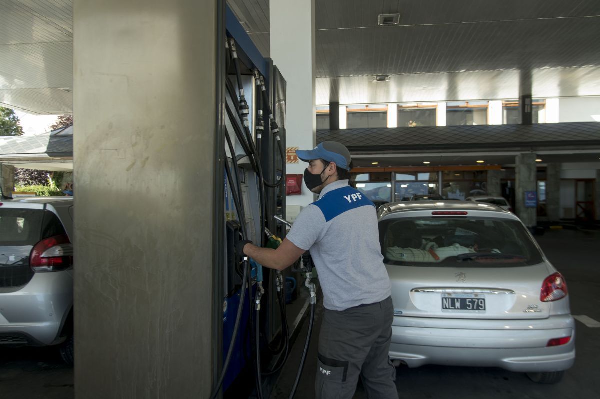 A partir del 1 de febrero podría haber un nuevo aumento en los combustibles