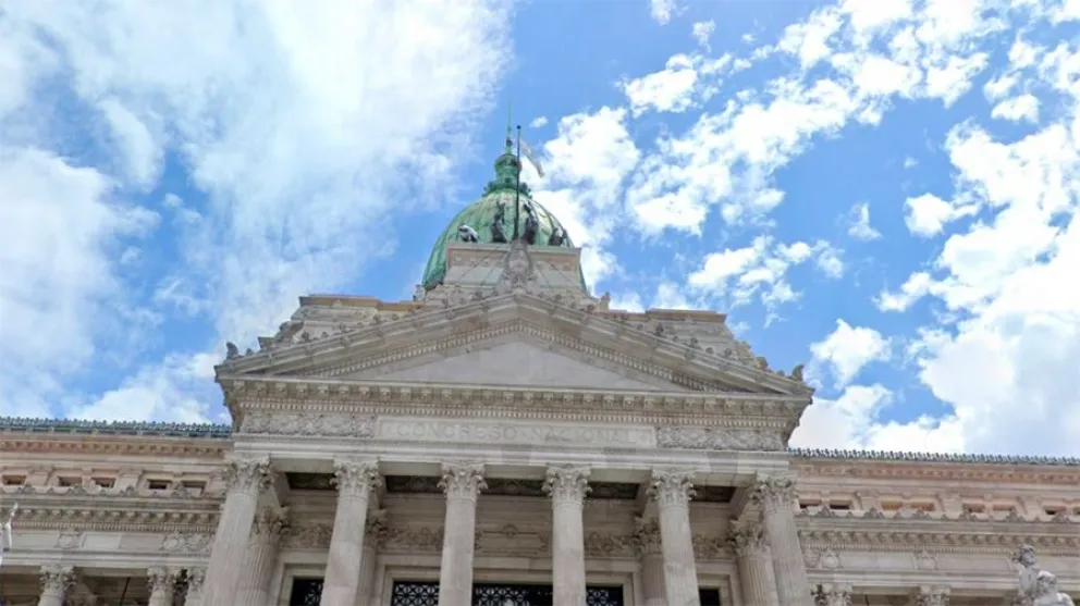 Ya sesiona el Senado para convertir en ley el acuerdo con el FMI