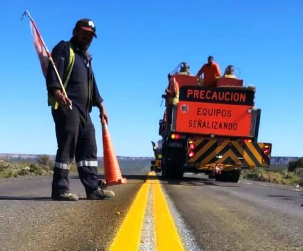 Comienzan a ejecutar tareas de señalamiento en ruta 40