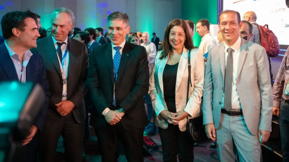 Carreras se reunió con empresarios y sindicatos del sector petrolero