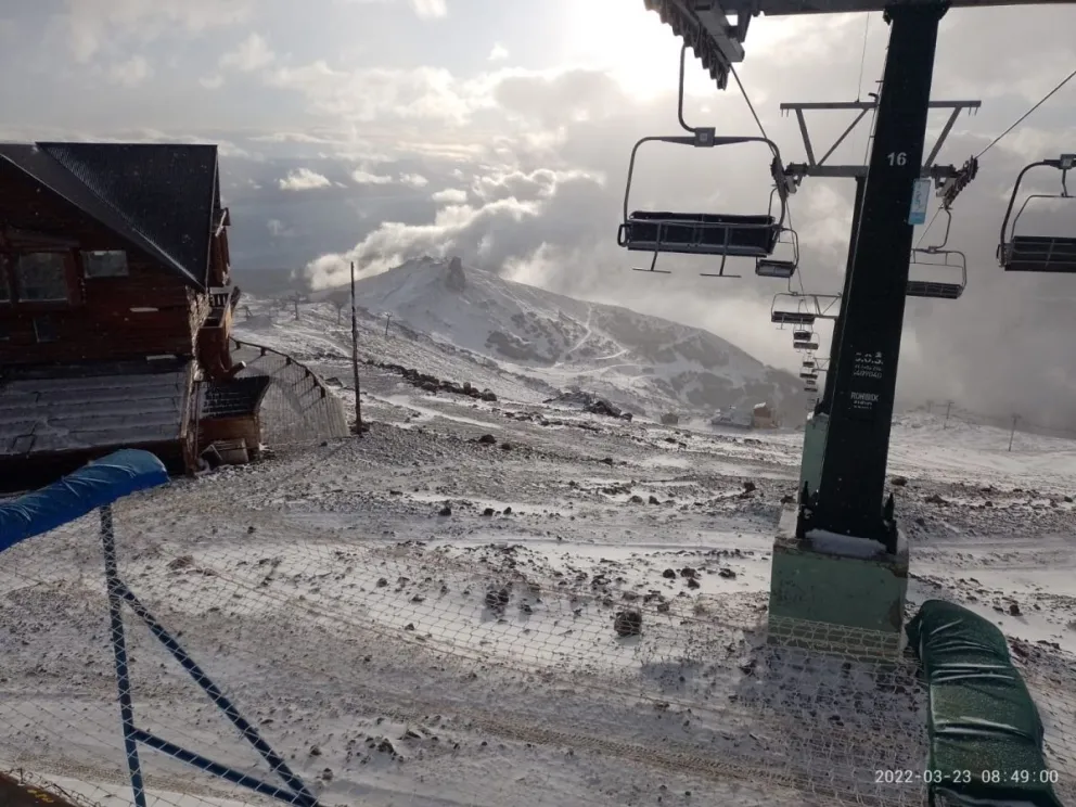 ¡Mirá las fotos!: Catedral amaneció pintado de blanco