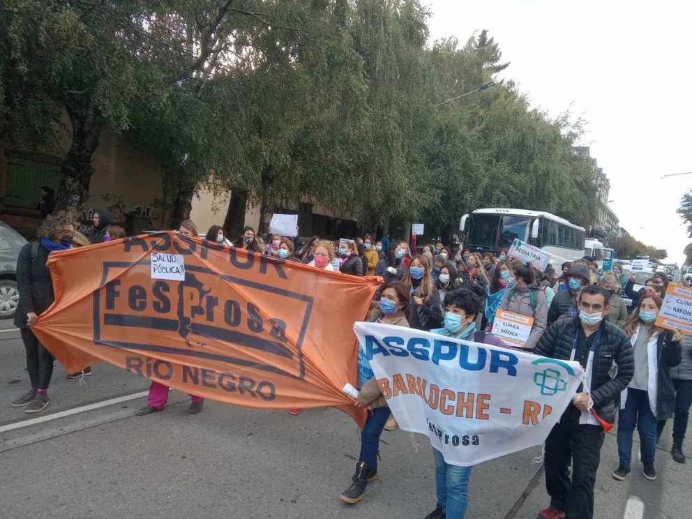 Trabajadores de la salud volvieron a concentrarse en el marco del paro por 48 horas