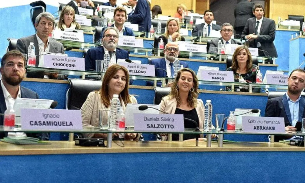 Legisladores del FdT respaldan el proyecto de ley para recuperar capitales fugados al exterior