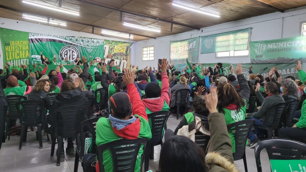 Estatales y Gobierno cerraron paritarias en un 24% de aumento