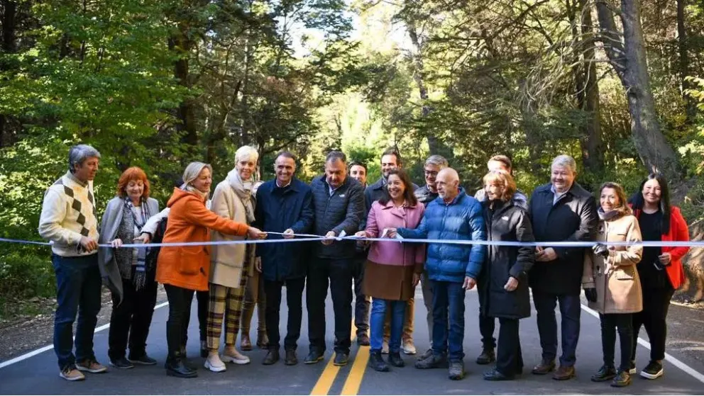 Inauguraron el pavimento a Colonia Suiza