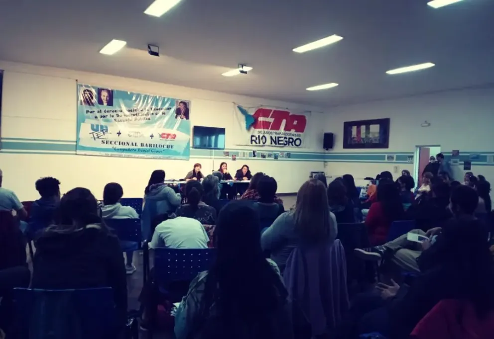 Contundente rechazo de la seccional Bariloche de Unter a la propuesta del Gobierno