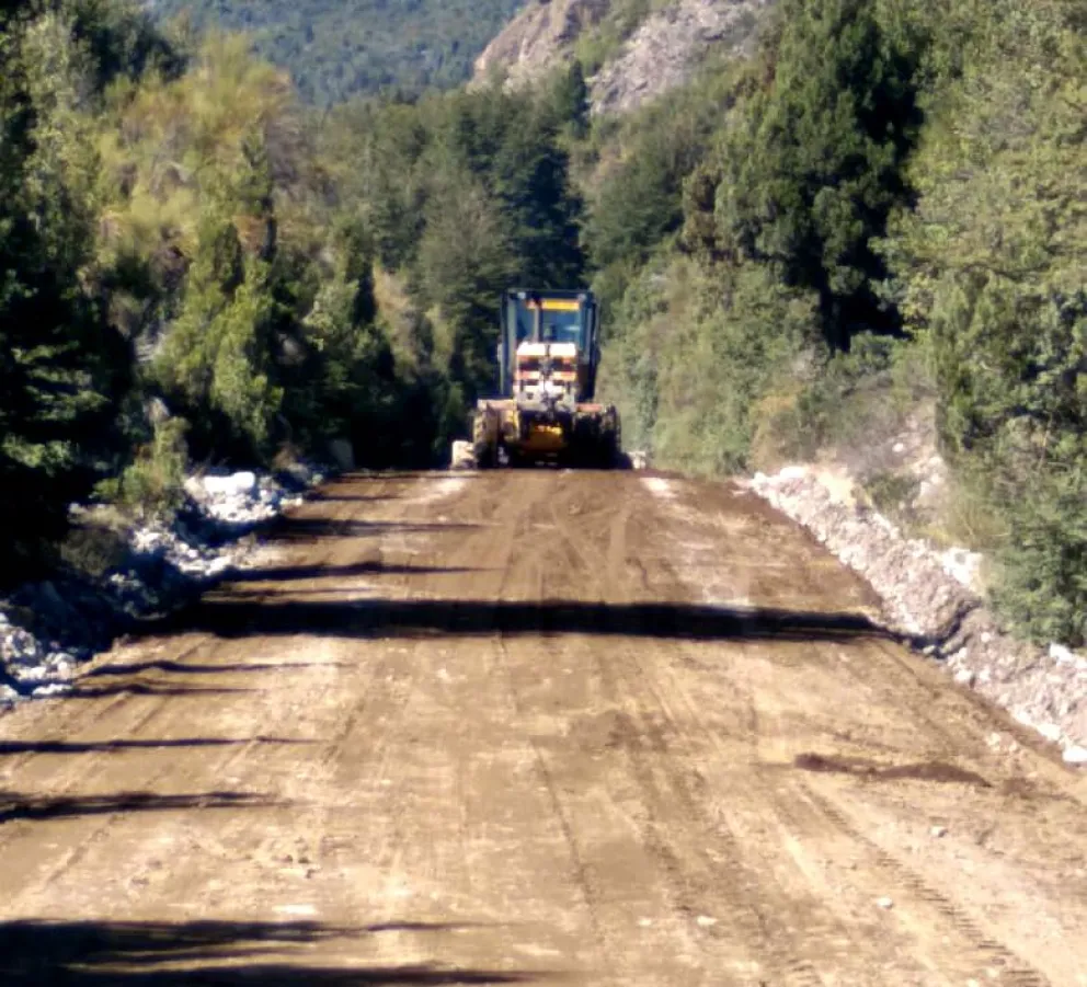 Recomiendan no transitar con vehículos bajos por el camino al cerro Tronador