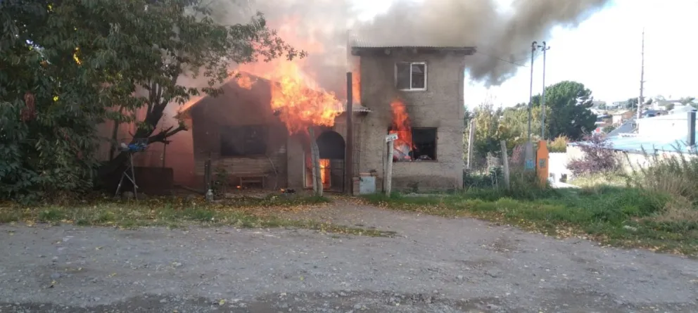 Un hombre resultó con quemaduras tras incendiarse su vivienda