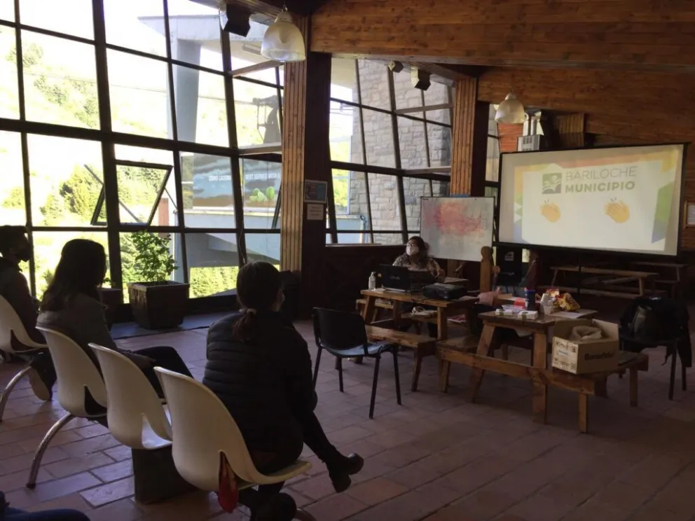 Convoca a jóvenes de Bariloche a inscribirse para realizar entrenamientos laborales