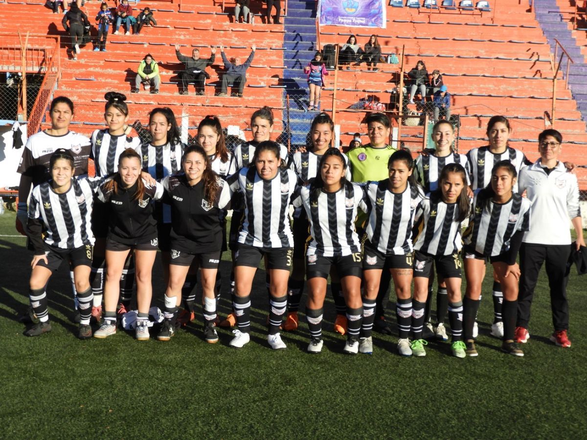 En Roca, suman y avanzan en el Mundialito 