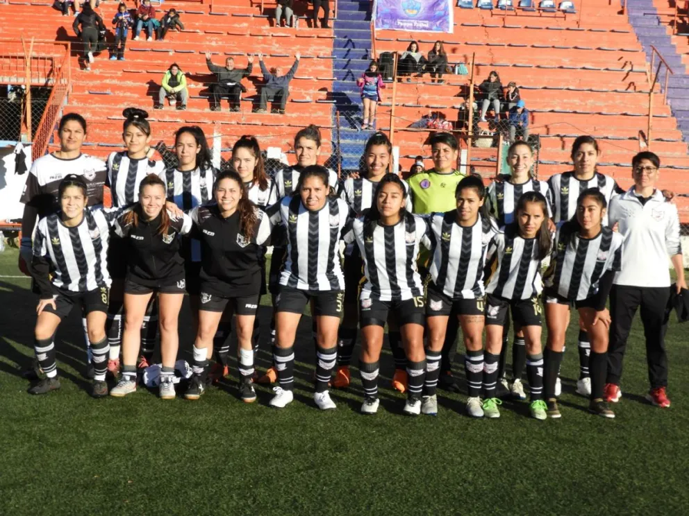 En Roca, suman y avanzan en el Mundialito 