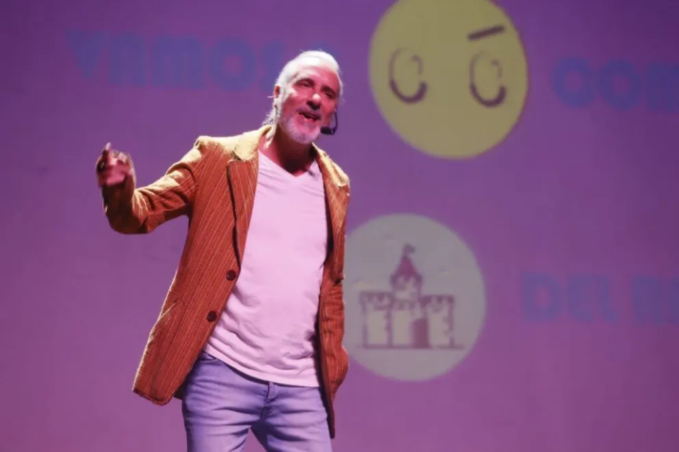 Manuel Wirzt hizo cantar y bailar a turistas y residentes en la Fiesta del Chocolate