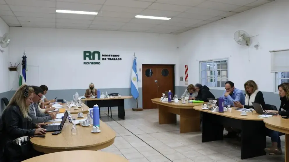 Provincia convocó a estatales y docentes para el próximo martes