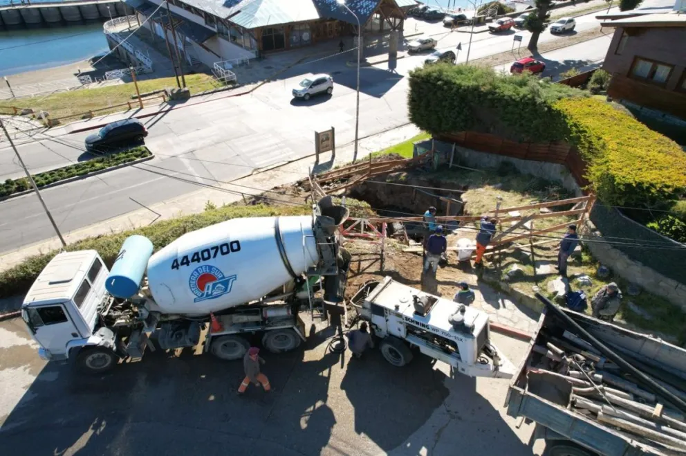 Reparan el socavón que provocó el arroyo Sin Nombre