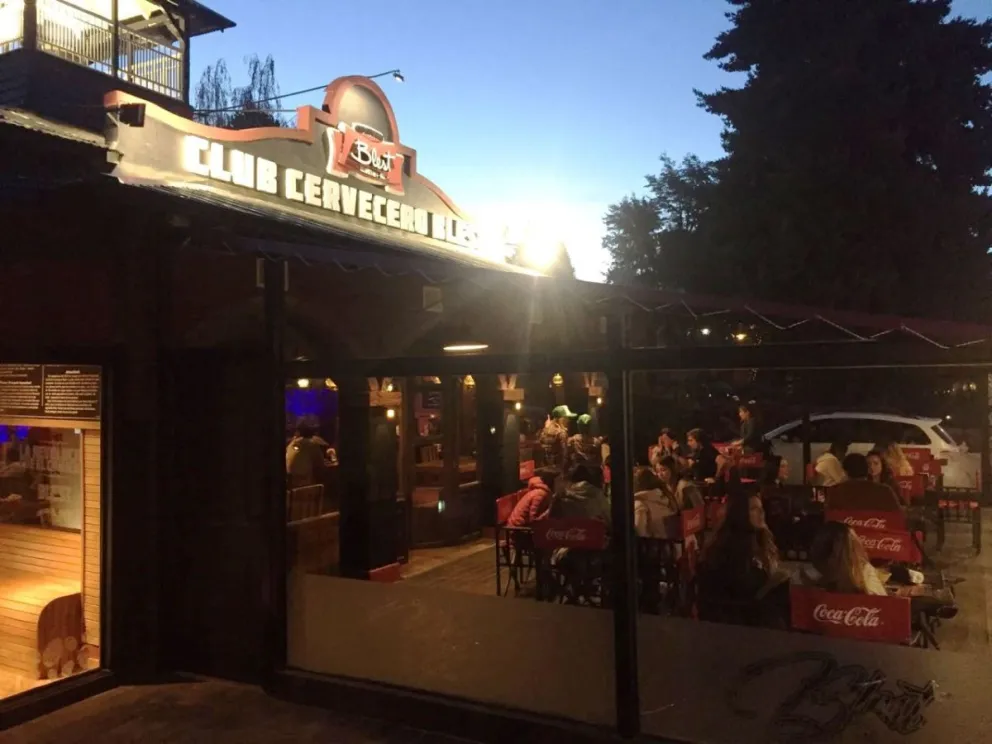 Se quiso ir sin pagar y les echó gas pimienta a los empleados y clientes