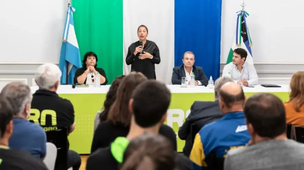  Presentan programa de becas deportivas para profesores de Educación Física