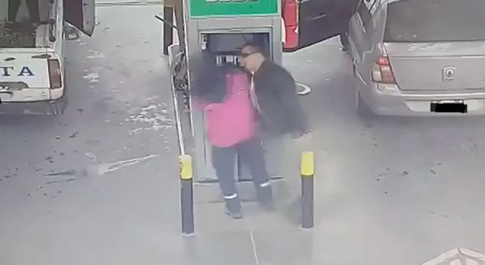 Insultos y agresión en una estación de servicio