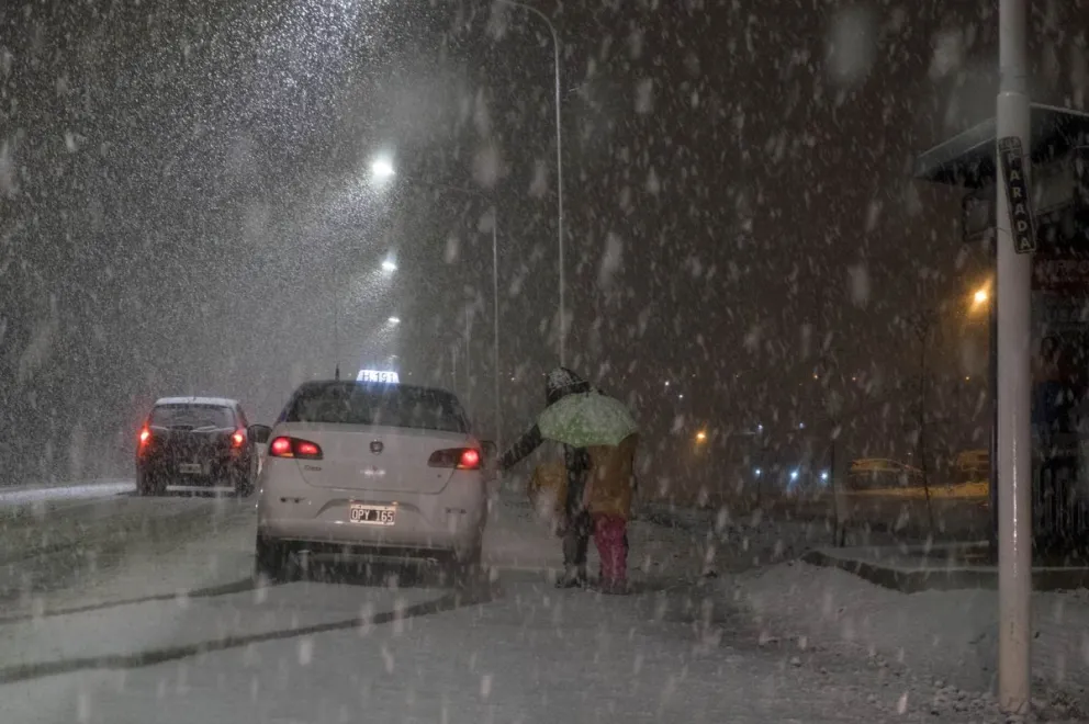Llegó la nieve a Bariloche, ¿cómo seguirá el resto de la semana?