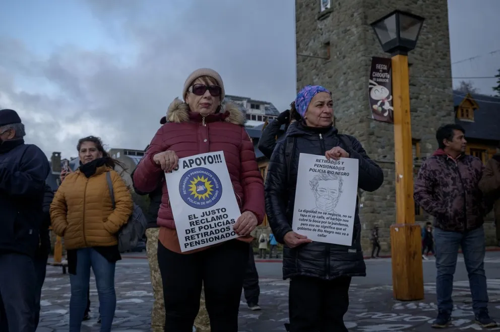 Policías reclamaron por aumentos salariales