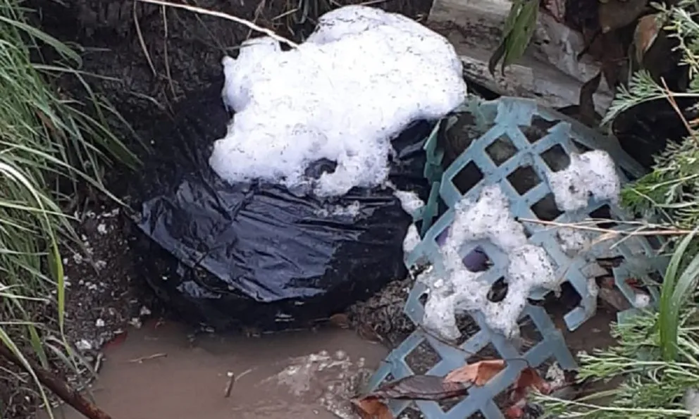 La tormenta dejó en evidencia la basura acumulada en los pluviales