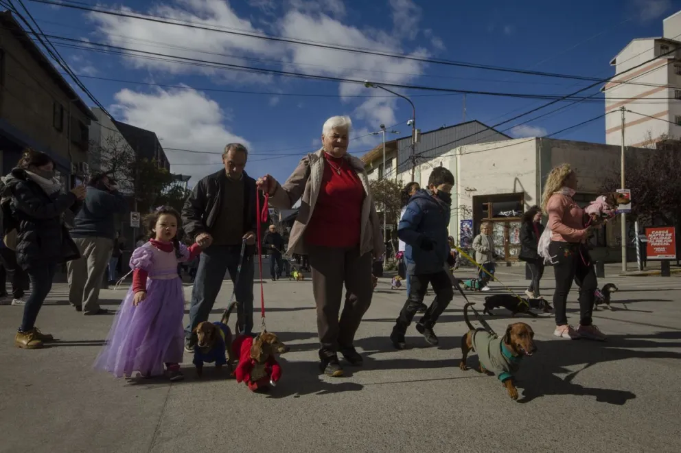 Bariloche cumplió 120 años y el tradicional desfile volvió a Mitre
