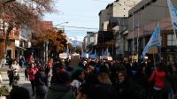 El reclamo de los docentes se hace sentir en las calles de Bariloche